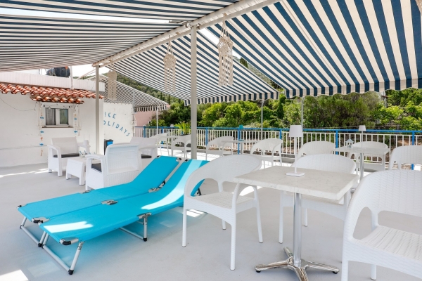 melissani-roofgarden-169BE459C4-F3FF-B985-8CE5-2447DF8AC528.jpg