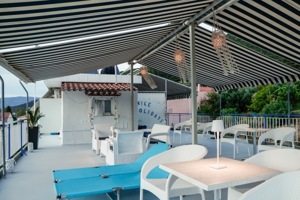 melissani-roofgarden-6052E9F6A-BAE1-3C5A-B665-52F40E4C6338.jpg