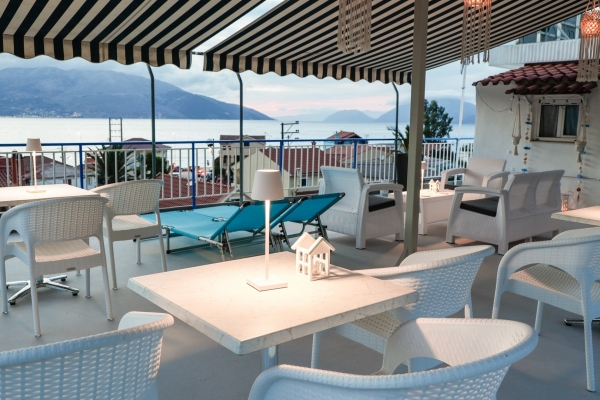 melissani-roofgarden-7FB66A40F-7074-167D-5039-22F8ADA1B7DB.jpg